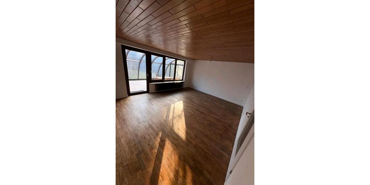 Reihenhaus Neutraubling - 14 Zimmer, 137 m&sup2;, 1.800&euro; | Angebot:25927807