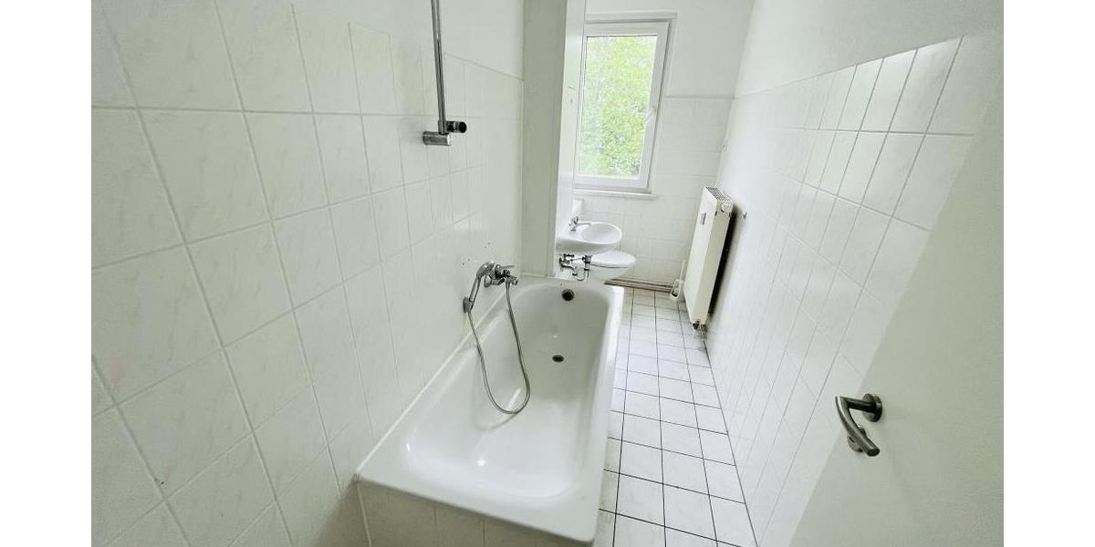 Gera-Langenberg! 4 Raum Whg. mit Balkon, Bad mit Wanne! Nähe AMAZON! - Etagenwohnung Gera Langenberg | Angebot:26882423