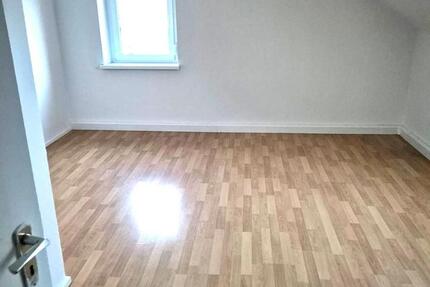 Renovierte 2,5-Zimmer-Dachgeschosswohnung zimmer