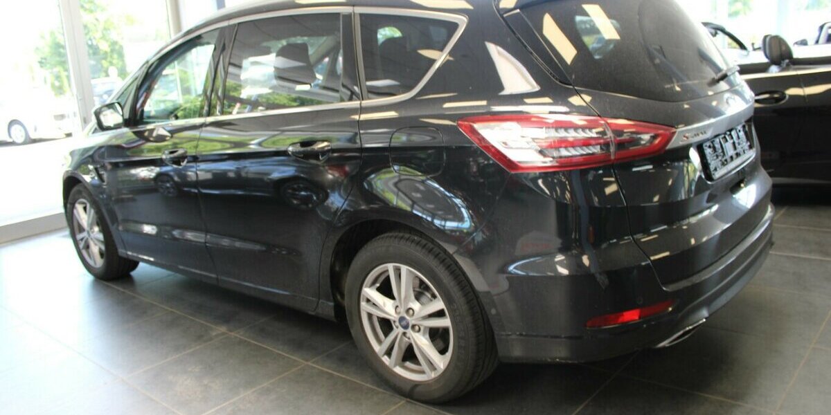 Ford S-Max 2.0 EcoBlue Aut. TITANUM 99.970 km 21.980 &euro; Euskirchen 53881