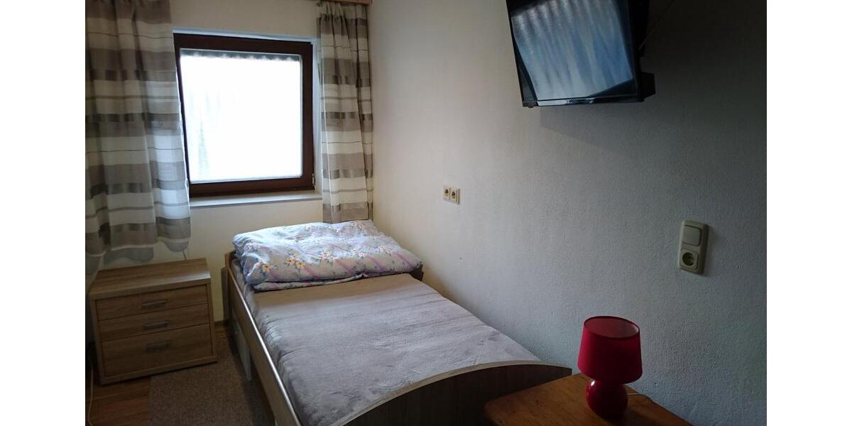 Zimmer mit TV u. Intern. Kochnische möbilliert in Viechtach 1 zimmer