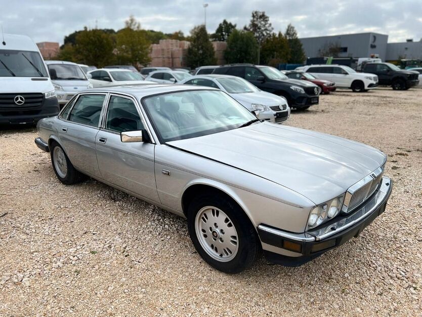 Jaguar XJ40 187.900 km 4.900 € Bellenberg 89287