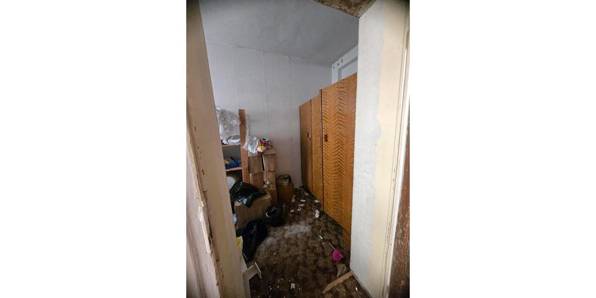 Etagenwohnung Meerane - 8 Zimmer, 180 m&sup2;, 50.000&euro; | Angebot:26757988