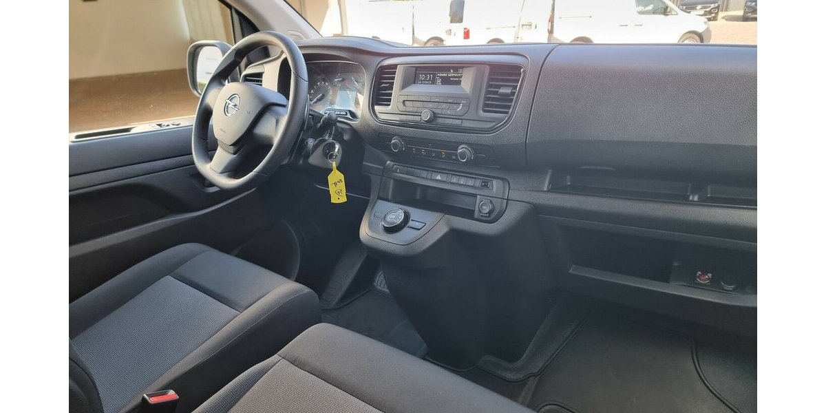 Opel Zafira Life Edition M Vivaro 9-Sitzer Automatik 84.300 km 27.700 &euro; Garrel 49681