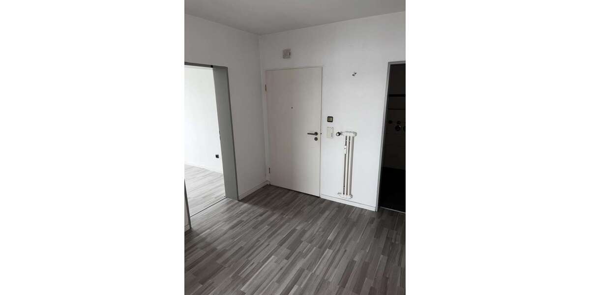 Etagenwohnung Detmold - 3 Zimmer, 82 m&sup2;, 900&euro; | Angebot:26821372