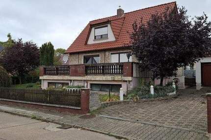 *** RESERVIERT *** Einfamilienhaus mit Vollkeller + Garage und Garten-Gerätehaus in beliebter Wohnlage („Musikerviertel“) in Aschersleben 5 zimmer