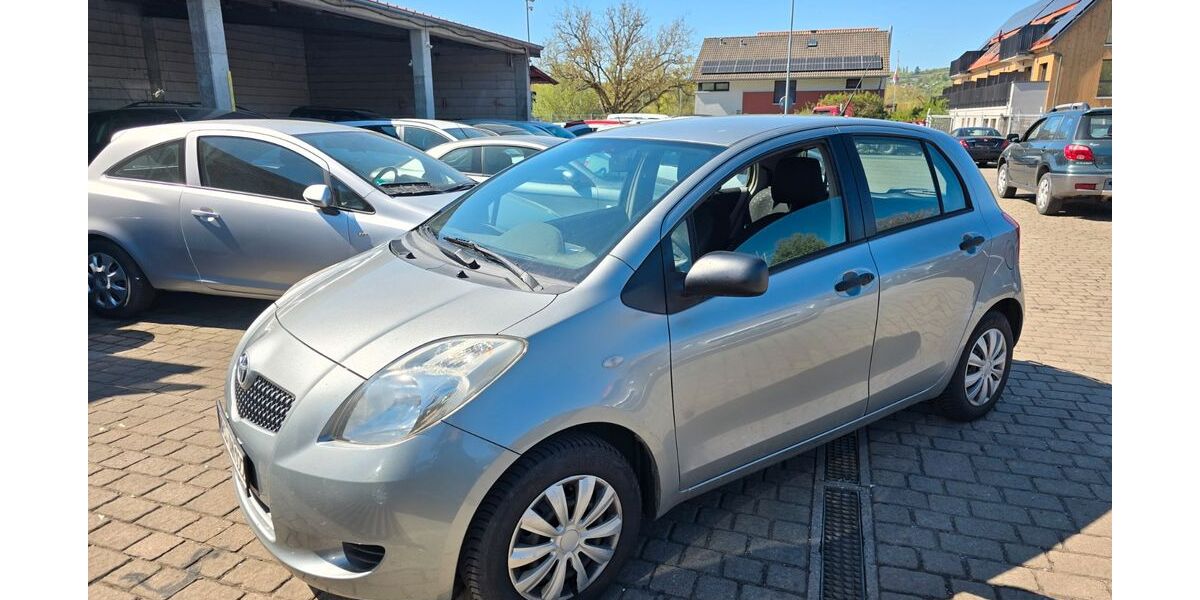 Toyota Yaris 240.000 km 2.400 &euro; Randersacker 97236