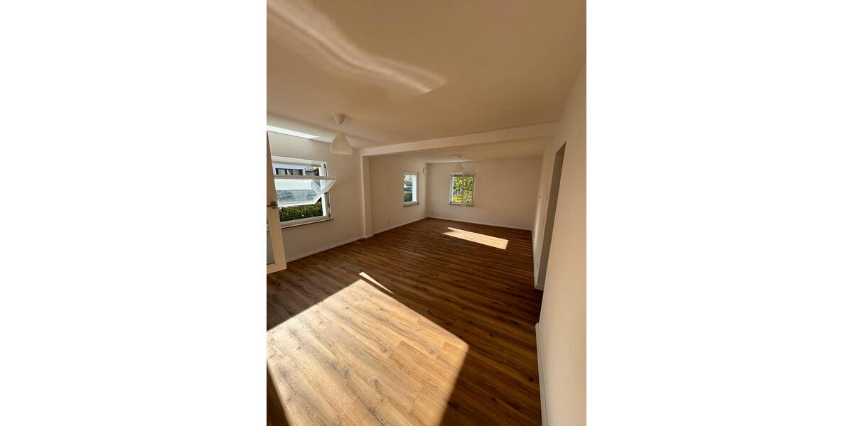 Einfamilienhaus Esslingen am Neckar Brühl - 5 Zimmer, 140 m&sup2;, 1.980&euro; | Angebot:26537724