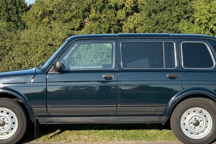 Lada Urban 39.000 km 14.000 € Berlin 10439