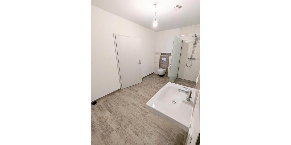 Etagenwohnung Neuental - 4 Zimmer, 100 m&sup2;, 990&euro; | Angebot:26305409