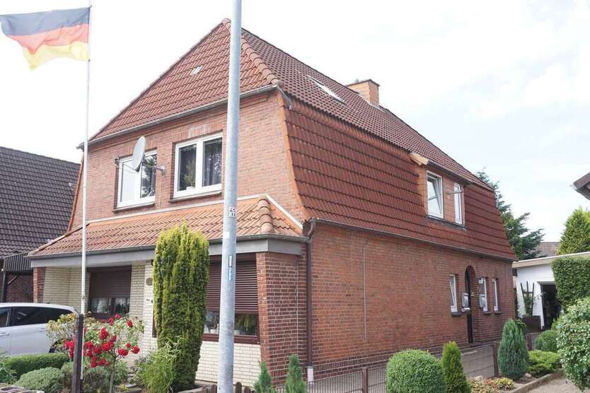 Haus zum Kaufen in Heide 360.000 € 206 m²