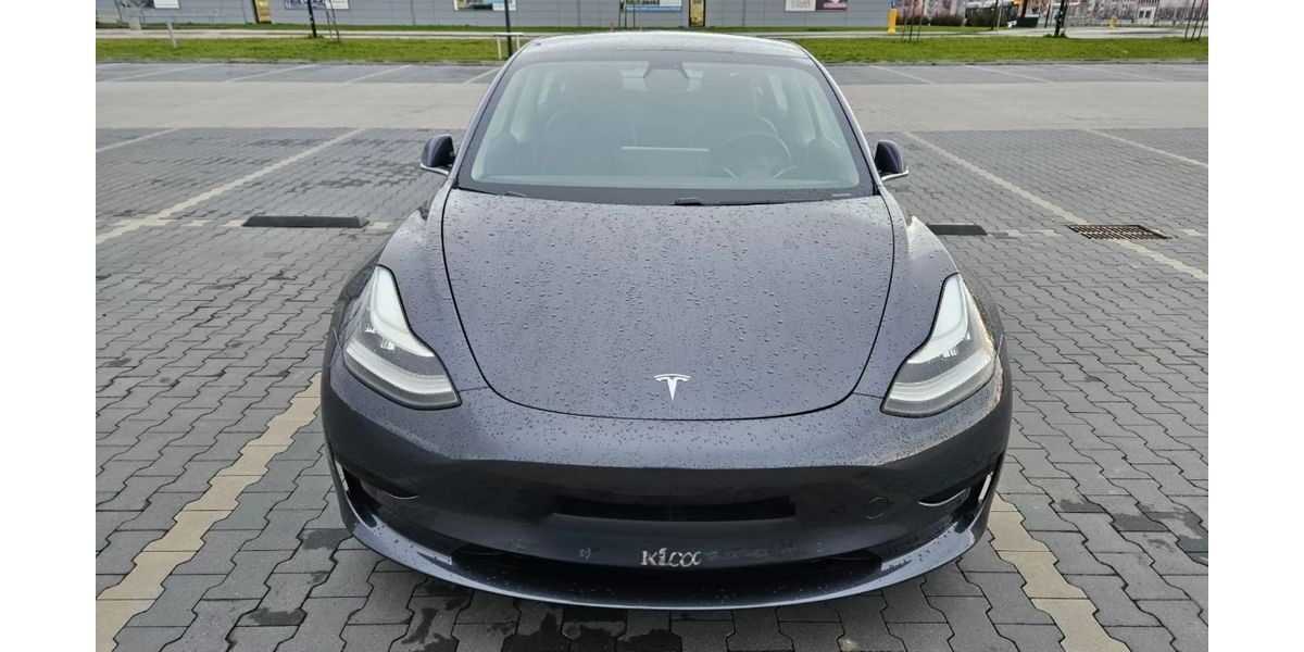 Tesla Model 3 122.000 km 17.900 &euro; Krakow 31-47