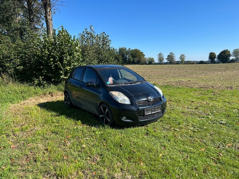 Toyota Yaris 202.699 km 2.500 € Edling 83533