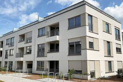 Moderne 2-Zimmer-Wohnung mit Balkon, Bad mit Walk-In-Dusche, Einbauküche, Parkett, Aufzug