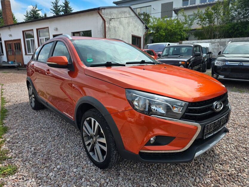 Lada Vesta 99.000 km 9.000 € Waltershausen 99880