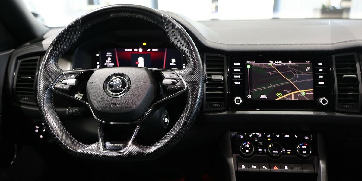 Skoda Kodiaq 1.5 TSI DSG SPORTLINE BLACK-PLUS PANORAMA 144.000 km 27.991 &euro; Hamm 59077