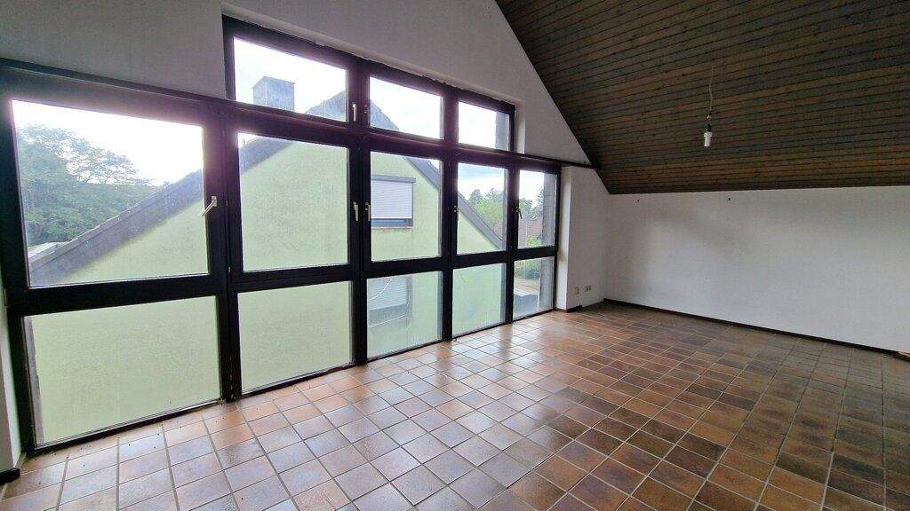 Großes, modernisierungsbedürftiges Einfamilienhaus mit 5 Schlafzimmern und drei Bädern in Richterich 7 zimmer