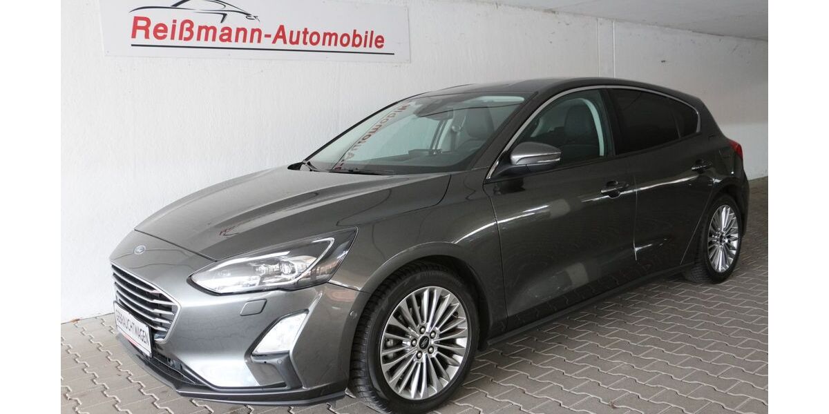Ford Focus 56.467 km 13.990 &euro; Dresden 01156