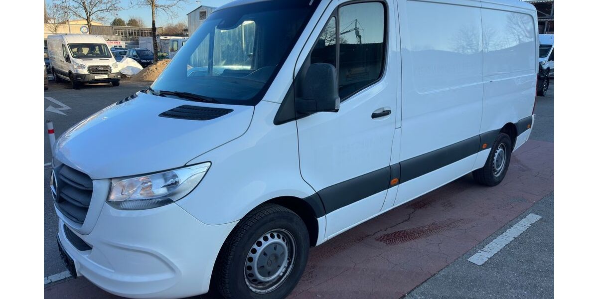 Mercedes-Benz Sprinter 210.000 km 17.900 &euro; München 81243