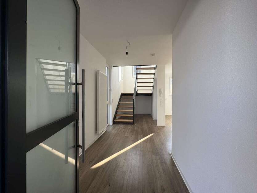 Investieren im Silberstreifen: Wohn-Gewerbeimmobilie mit Garten, Garage & Flexibilitä 6 zimmer