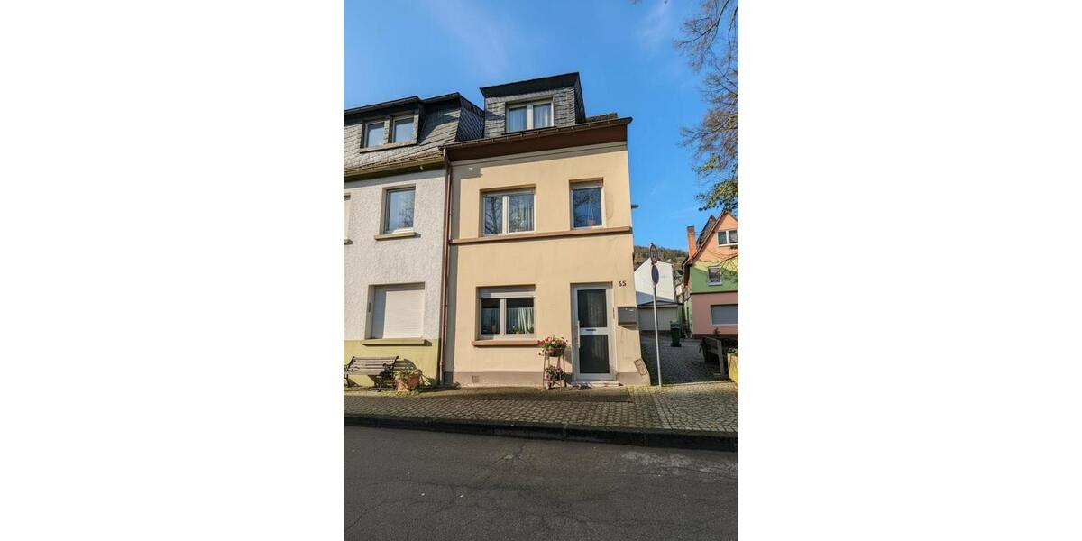 Reiheneckhaus in direkter Rheinlage 5 zimmer