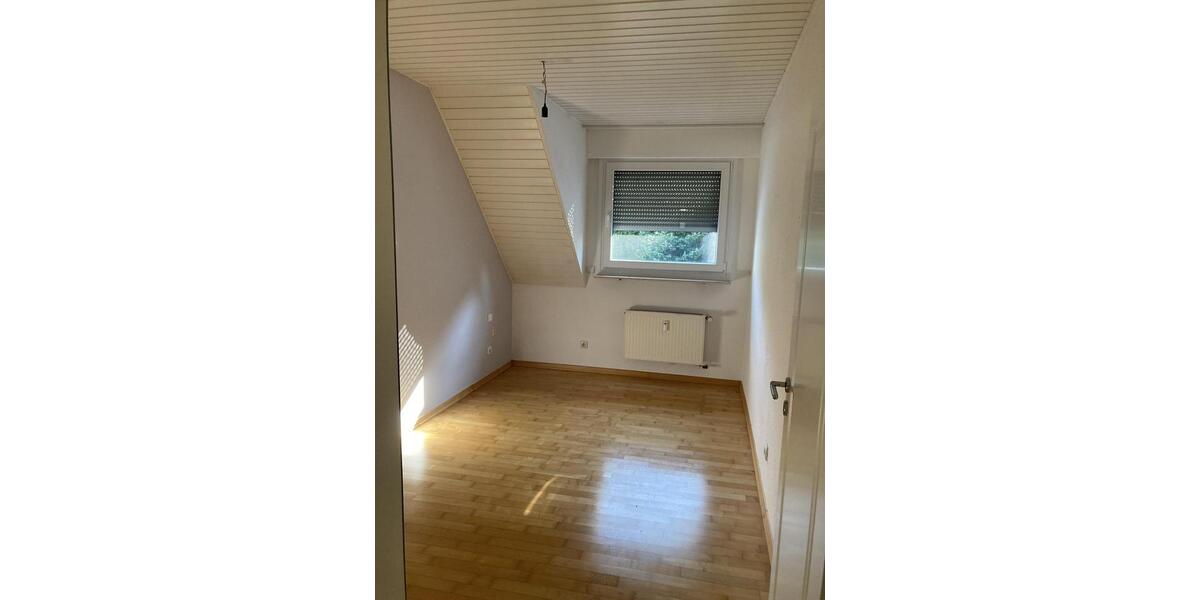 Dachgeschoßwohnung Kenn - 4 Zimmer, 109 m&sup2;, 1.050&euro; | Angebot:25355837