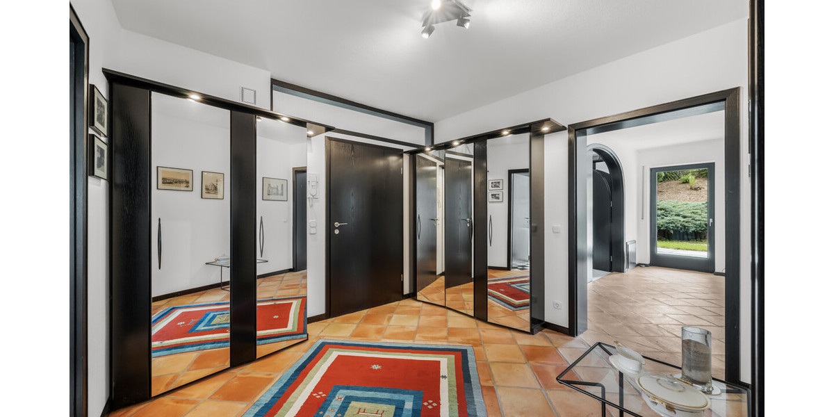 Repräsentatives Mehrgenerationenhaus auf ca. 851 m² Grundstück - Mehrfamilienhaus, Wohnhaus Otterfing | Angebot:27016904