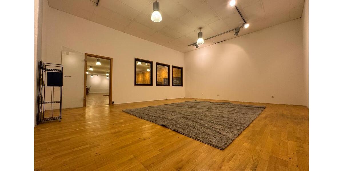 Halle Ausstellungsraum Ladenlokal in Maintal - von Privat zimmer