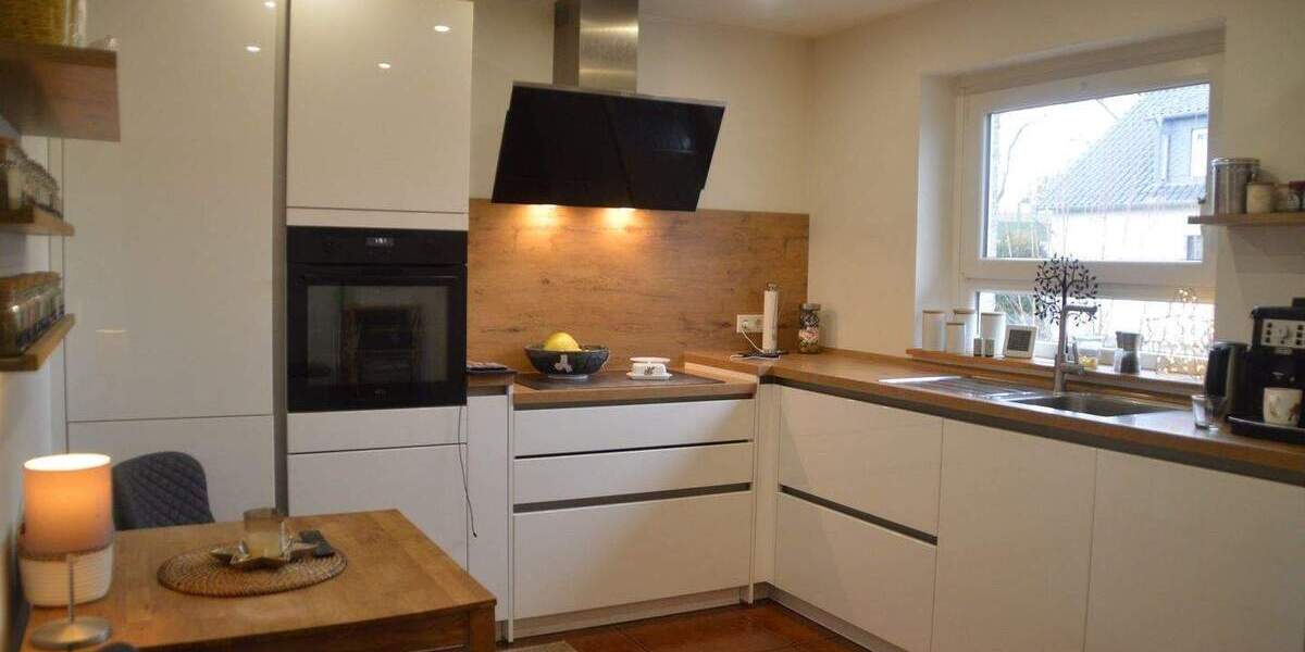 BJ 1993 - Modernisierte Doppelhaushälfte in Isernhagen-HB erwartet Sie ! 5 zimmer