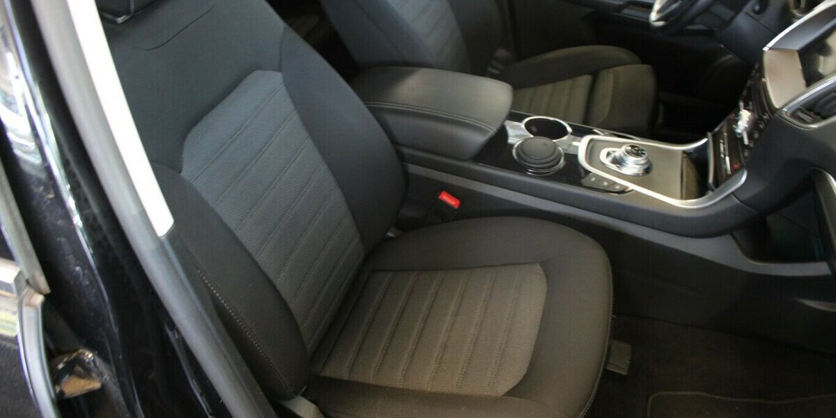 Ford S-Max 2.0 EcoBlue Aut. TITANUM 99.970 km 21.980 &euro; Euskirchen 53881