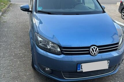 VW Touran 141.000 km 8.499 &euro; Berg 76768