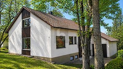 FAMILIENOBJEKT MIT EINLIEGERWOHNUNG UND GARTEN - Einfamilienhaus Schramberg | Angebot:26753871