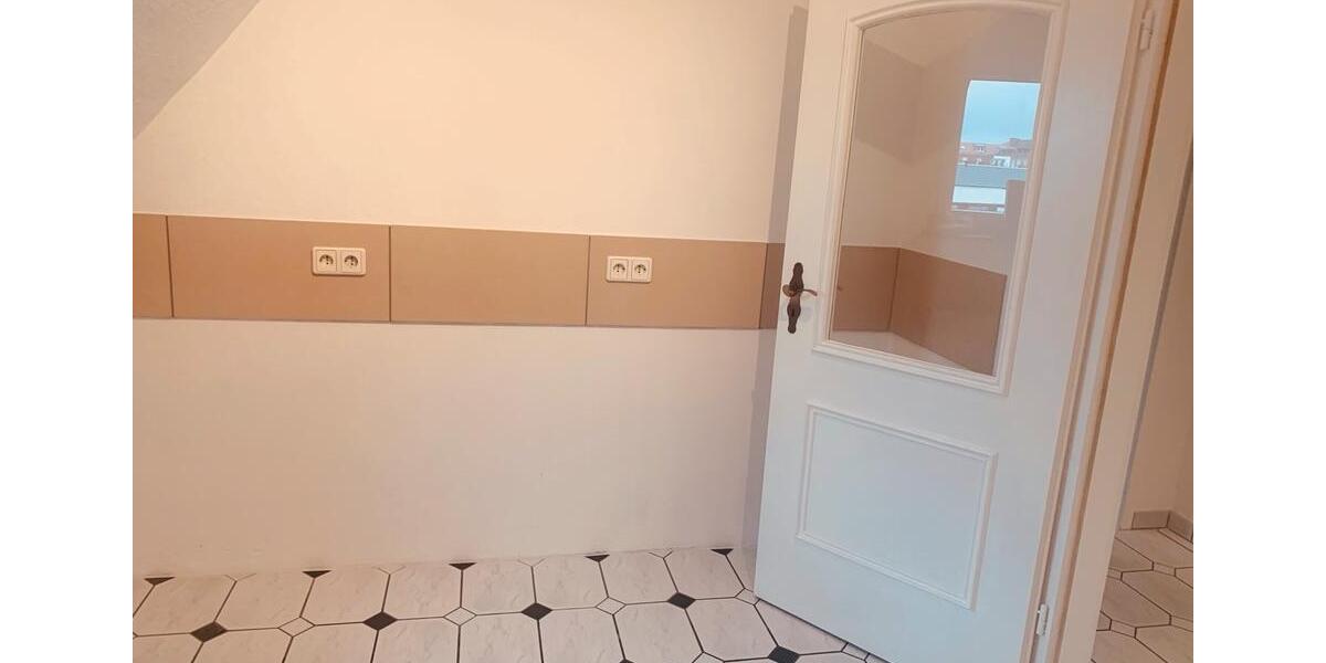 Dachgeschoßwohnung Saarbrücken Eschberg - 3 Zimmer, 78 m&sup2;, 159.000&euro; | Angebot:26858145