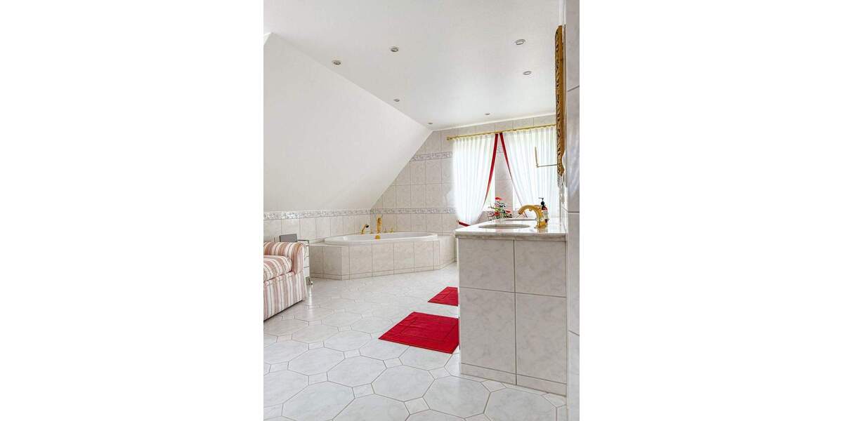 Einfamilienhaus Syke Gessel - 8 Zimmer, 282 m&sup2;, 599.000&euro; | Angebot:25776088