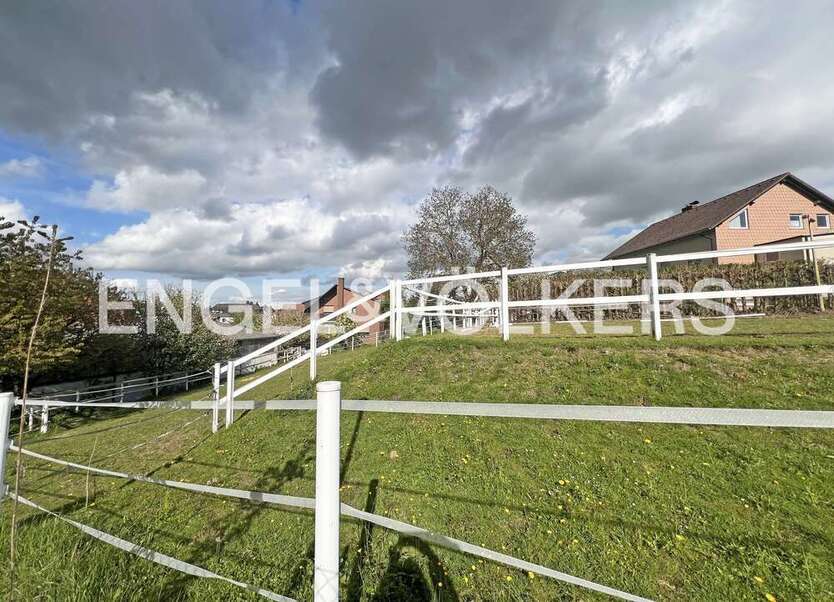 Grundstück zu verkaufen in Neu-Anspach 679.000 € 1507 m²
