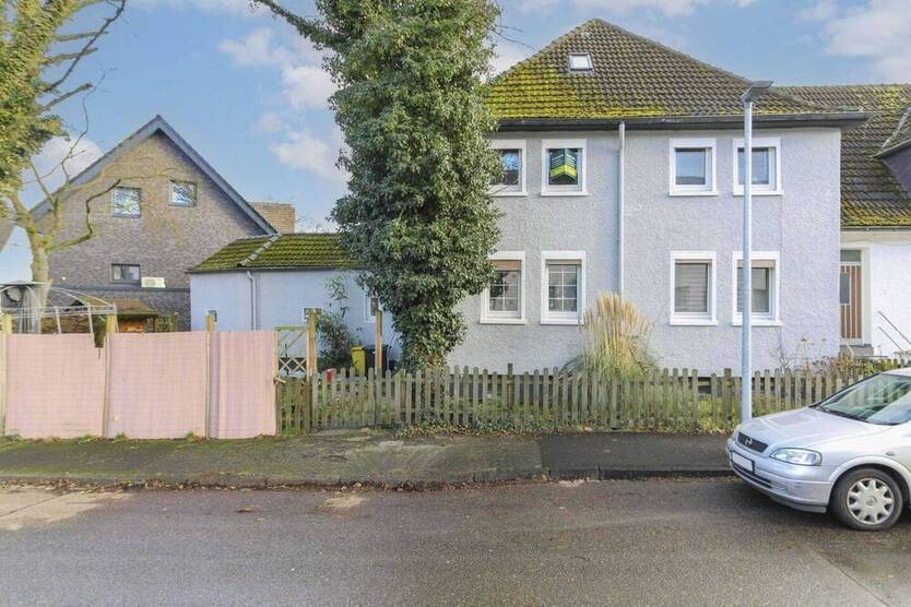 Attraktive Doppelhaushälfte mit Potenzial für Ihre Gestaltungsträume 3 zimmer