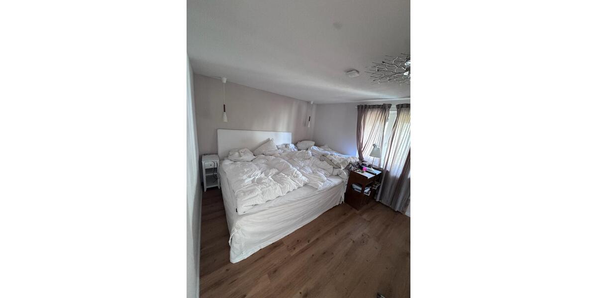 Freistehenden Haus zu vermieten 260m² +Keller geringe Nebenkosten 8 zimmer