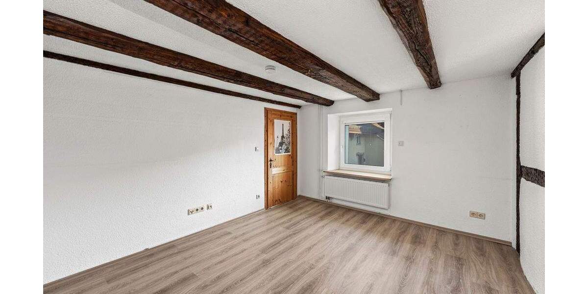 Einfamilienhaus Hilzingen - 7 Zimmer, 215 m&sup2;, 585.000&euro; | Angebot:25879468