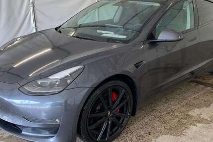 Tesla Model 3 137.149 km 26.750 &euro; Herges-Hallenberg 98587