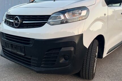 Opel Vivaro 173.562 km 9.950 € München 81245
