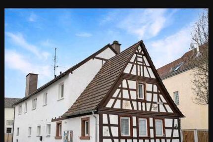 Haus Steinweiler - 7 Zimmer, 255 m&sup2;, 380.000&euro; | Angebot:26886225