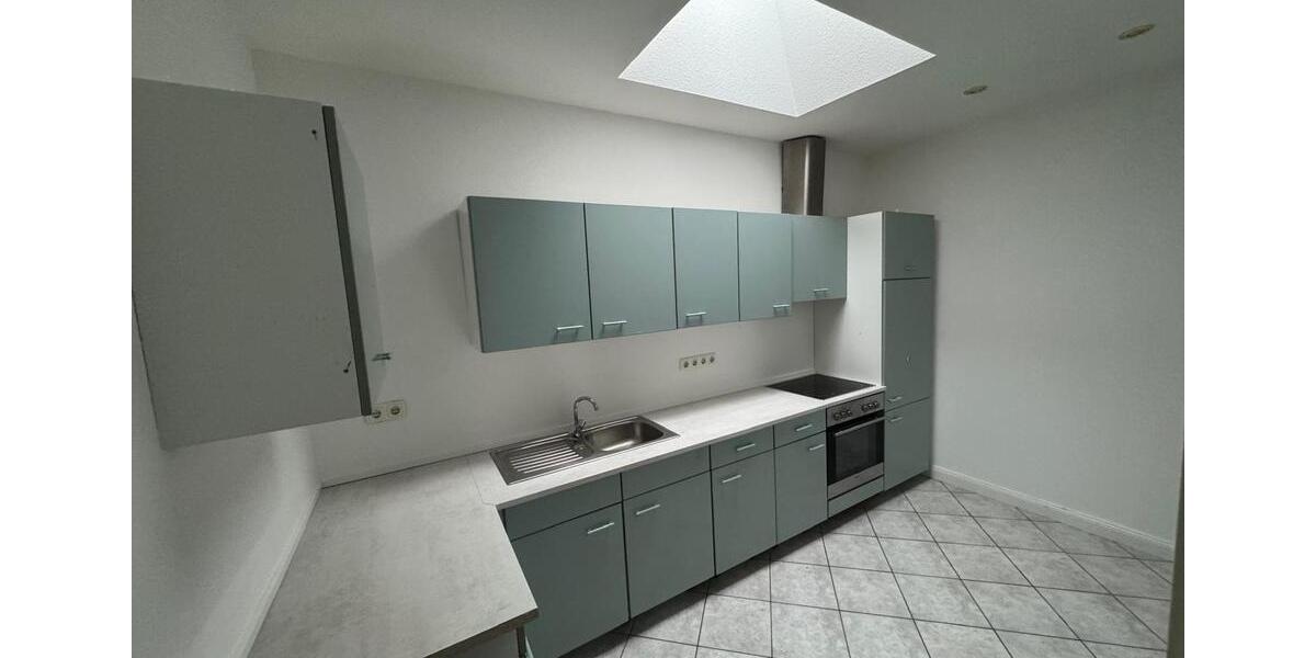 Moderne 3-Zimmer-Wohnung mit Küche & Bad & Garten & Stellplatz 3 zimmer