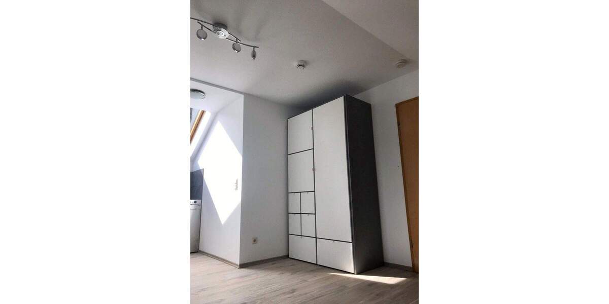 Renovierte & möblierte 1-Zimmer-Wohnung mit Einbauküche und Stellplatz in ruhiger Lage 1 zimmer