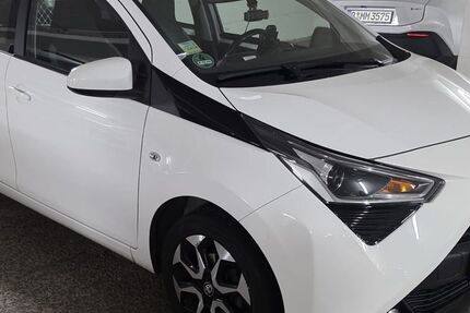 Toyota Aygo (X) 57.210 km 10.900 € Berlin 13439