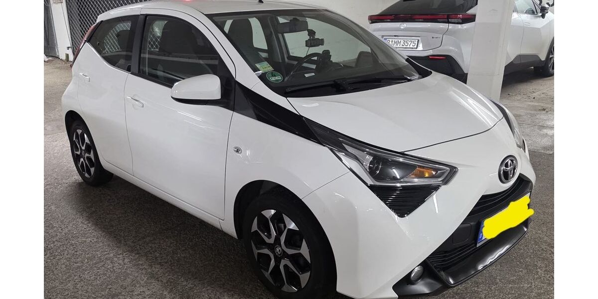 Toyota Aygo (X) 57.210 km 10.900 € Berlin 13439