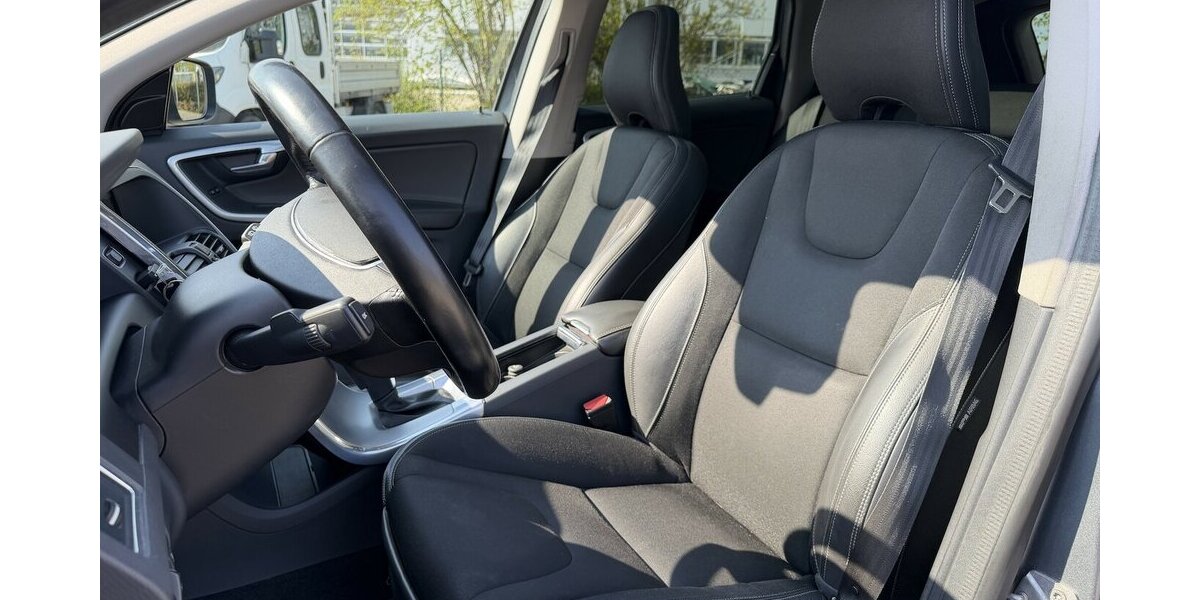 Volvo XC60 Momentum AWD / SitzH / Panorama 104.000 km 20.490 &euro; Donauwörth 86609