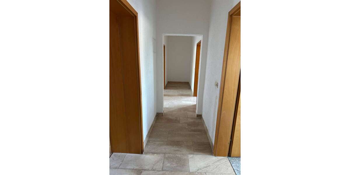 gepflegte 4 Raum - ETW mit Küche, Balkon und Pkw-Stellplatz am Stadtrand - Etagenwohnung Apolda | Angebot:24308532