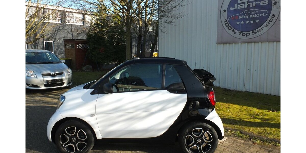 Smart ForTwo EQ PASSION NAVI KLIMAAUTOM SITZHEIZUNG 35.284 km 10.710 &euro; Köln 50858