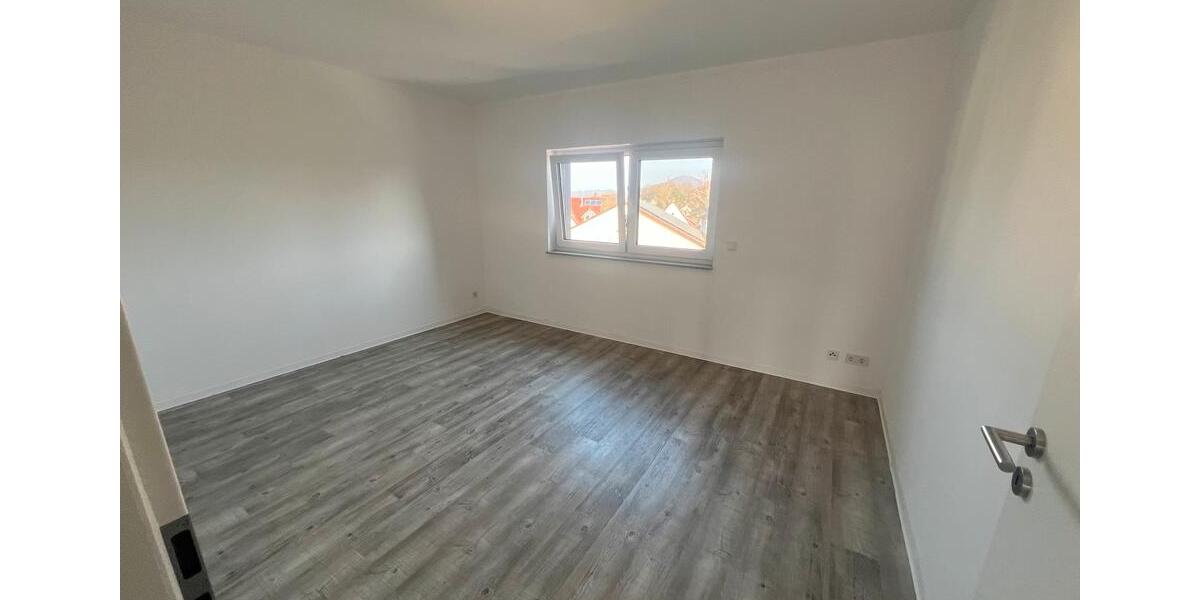 Dachgeschoßwohnung Felsberg - 2 Zimmer, 96 m&sup2;, 960&euro; | Angebot:25419174