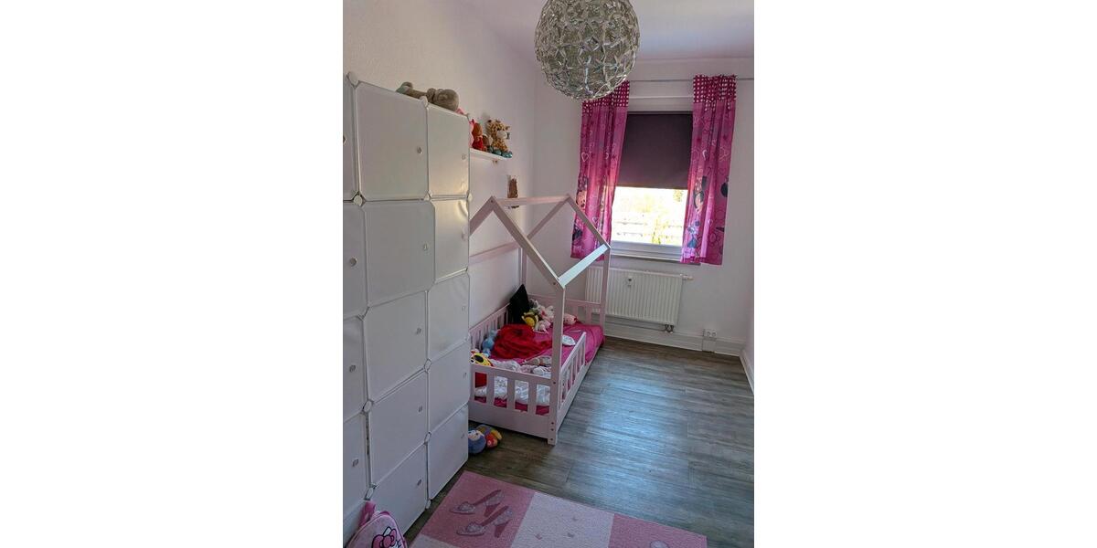Etagenwohnung Eisenhüttenstadt - 4 Zimmer, 70 m&sup2;, 661&euro; | Angebot:26208801